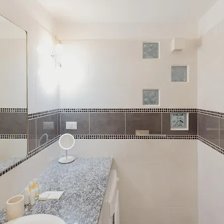 Gohost - Elegante E Luminoso A Due Passi Dal Duomo Apartamento *